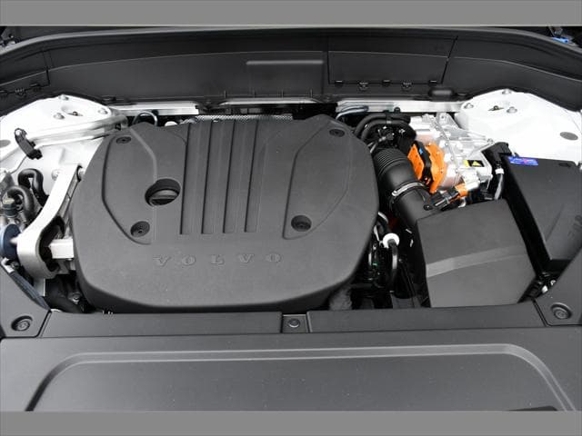 2027 Volvo XC90 Plug-In Hybrid SUV in Crystal White thumbnail 27