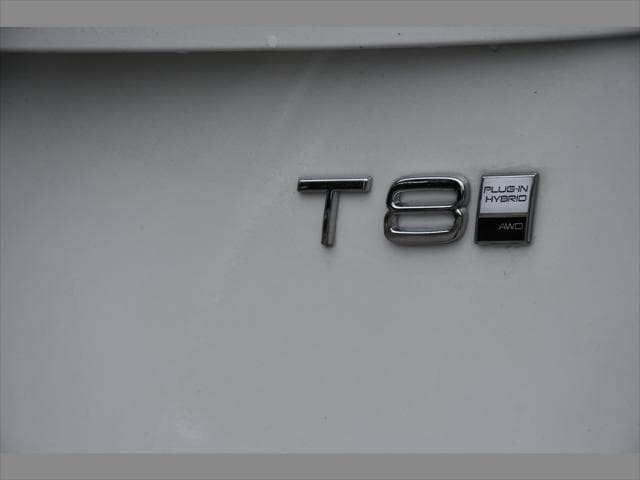 2027 Volvo XC90 Plug-In Hybrid SUV in Crystal White thumbnail 30