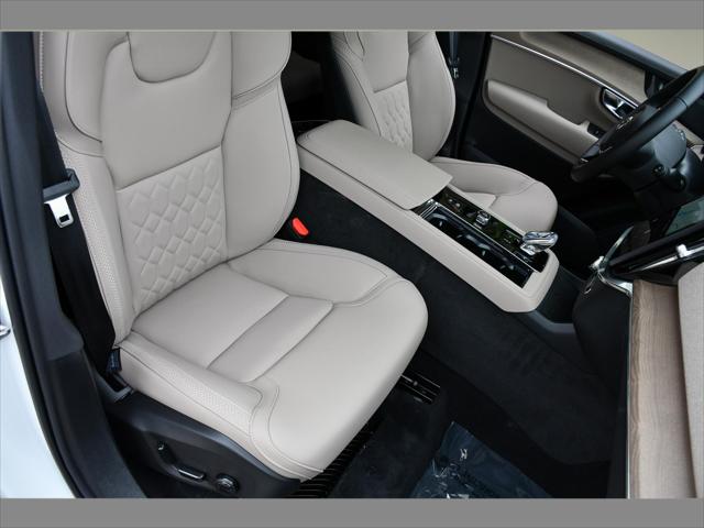 2027 Volvo XC90 Plug-In Hybrid SUV in Crystal White thumbnail 32
