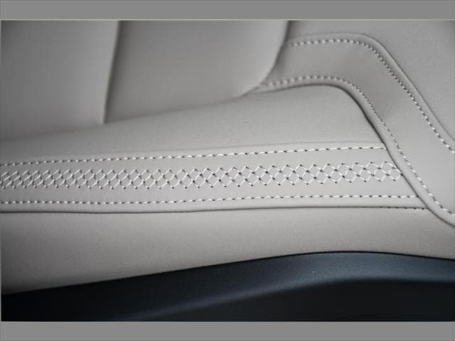 2027 Volvo XC90 Plug-In Hybrid SUV in Crystal White thumbnail 34