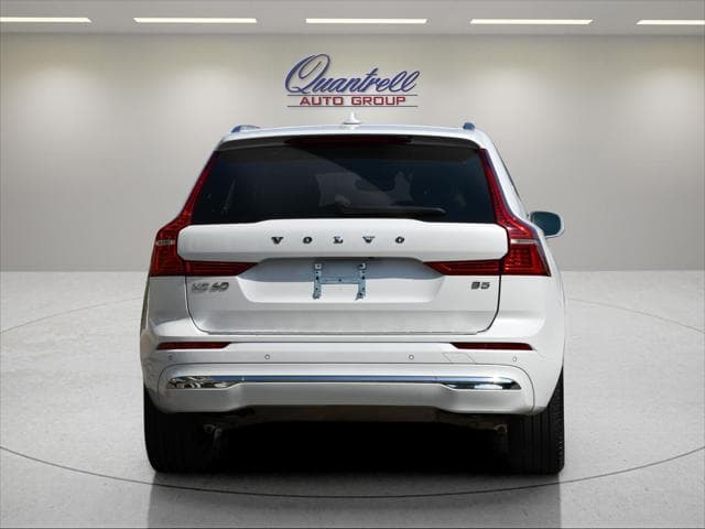 2022 Volvo XC60 SUV in Crystal White Metallic thumbnail 5