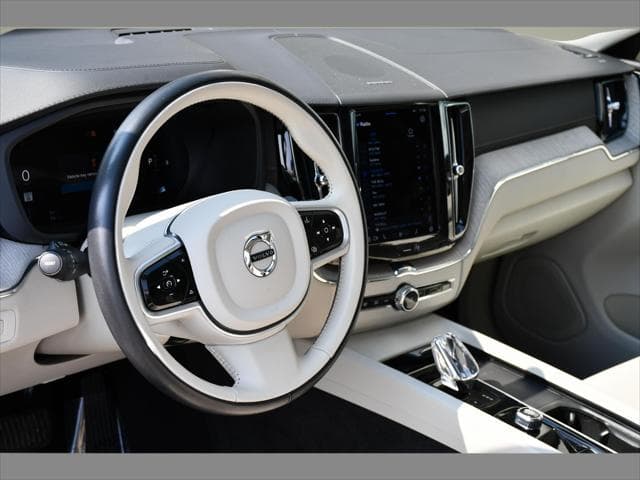 2022 Volvo XC60 SUV in Crystal White Metallic thumbnail 13