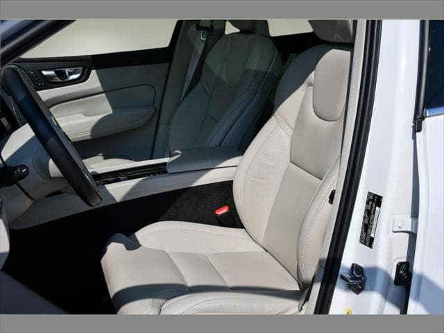 2022 Volvo XC60 SUV in Crystal White Metallic thumbnail 14