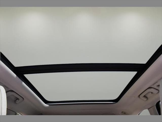2022 Volvo XC60 SUV in Crystal White Metallic thumbnail 15