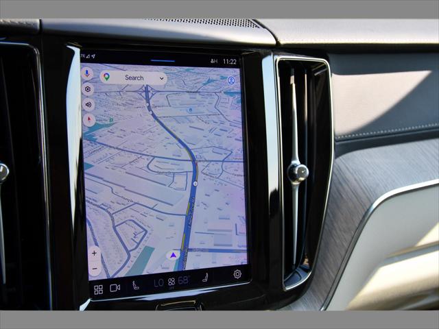 2022 Volvo XC60 SUV in Crystal White Metallic thumbnail 21