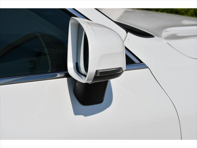 2022 Volvo XC60 SUV in Crystal White Metallic thumbnail 30