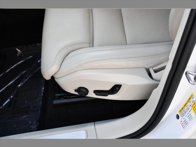 2022 Volvo XC60 SUV in Crystal White Metallic thumbnail 34
