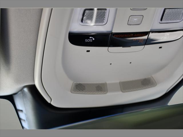 2022 Volvo XC60 SUV in Crystal White Metallic - Image 38