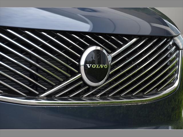 2026 Volvo XC90 SUV in Denim Blue Metallic thumbnail 10