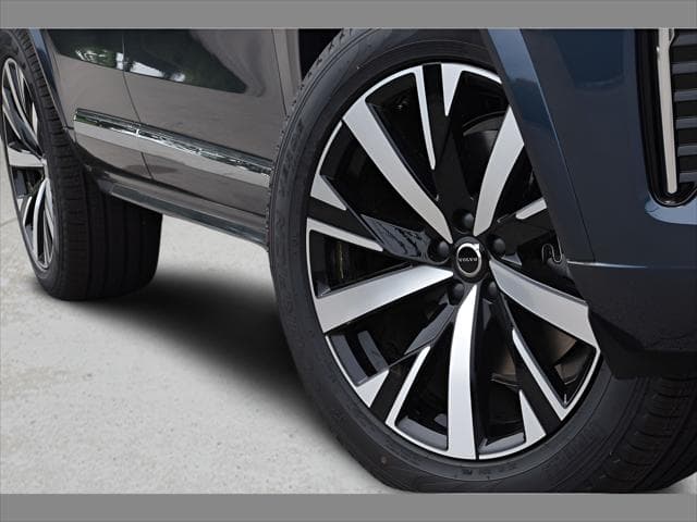 2026 Volvo XC90 SUV in Denim Blue Metallic thumbnail 11