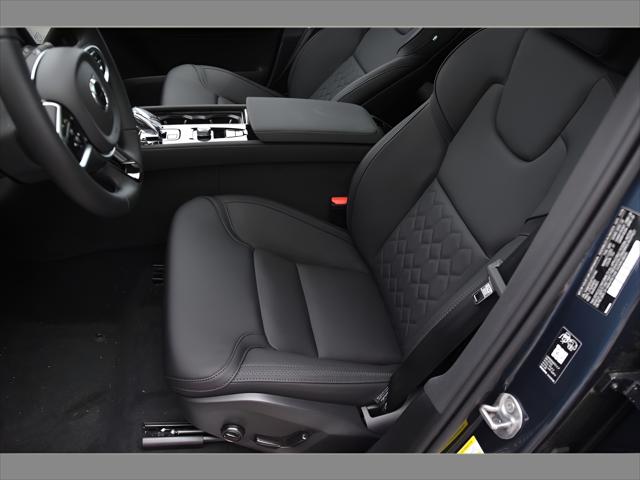 2026 Volvo XC90 SUV in Denim Blue Metallic thumbnail 13