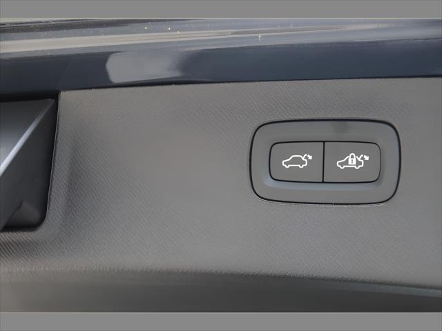 2026 Volvo XC90 SUV in Denim Blue Metallic thumbnail 24