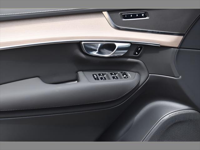 2026 Volvo XC90 SUV in Denim Blue Metallic thumbnail 26