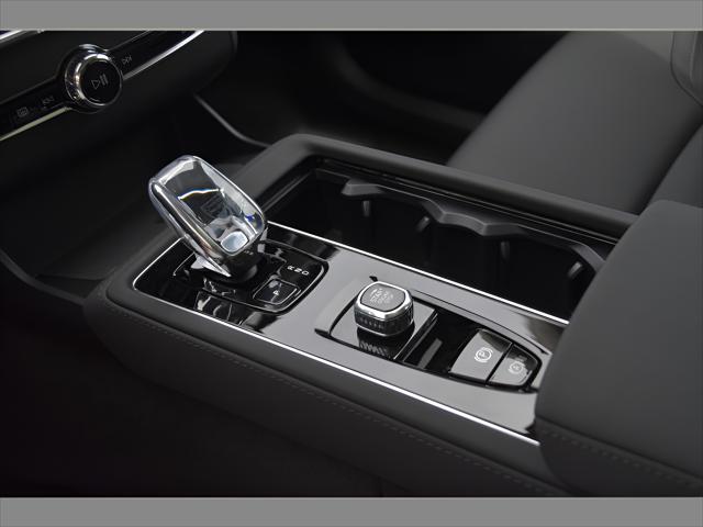 2026 Volvo XC90 SUV in Denim Blue Metallic thumbnail 33