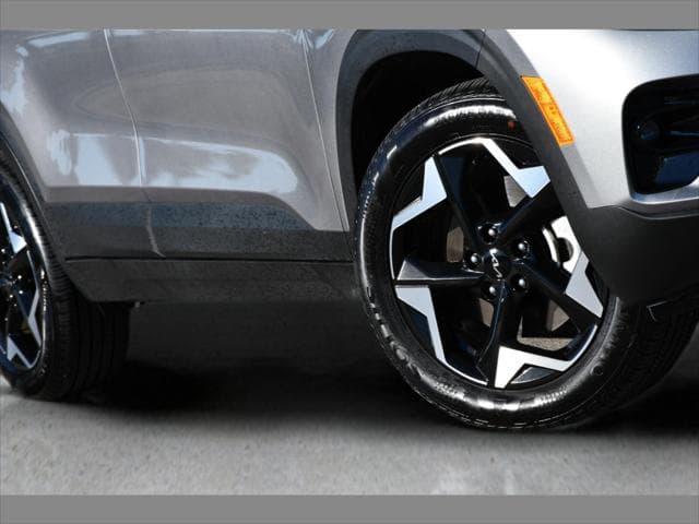 2026 Kia Seltos SUV in Steel Gray thumbnail 11