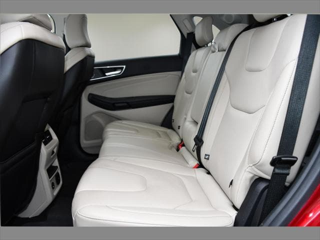 2022 Ford Edge SUV in Rapid Red Metallic Tinted Clearcoat thumbnail 16