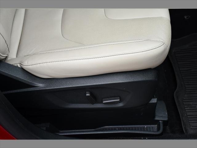 2022 Ford Edge SUV in Rapid Red Metallic Tinted Clearcoat thumbnail 30