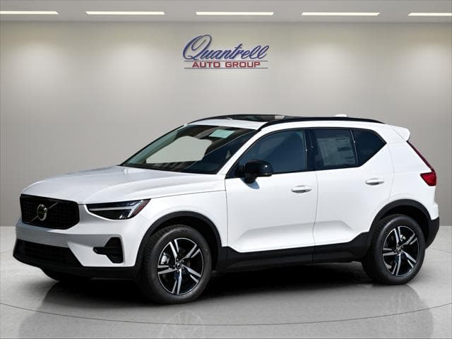 2026 Volvo XC40 SUV in Crystal White thumbnail 8