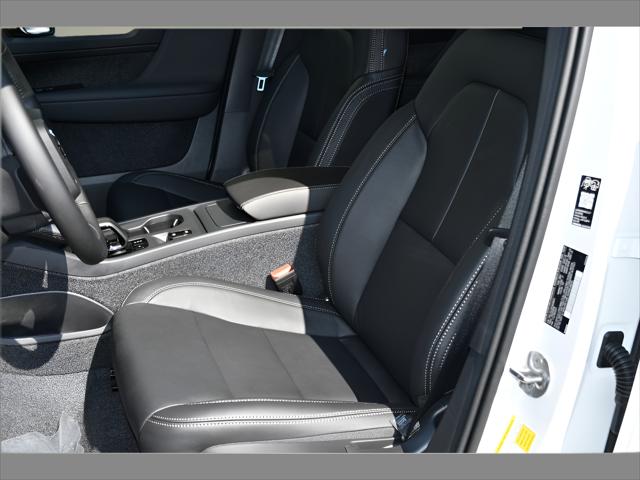 2026 Volvo XC40 SUV in Crystal White thumbnail 13