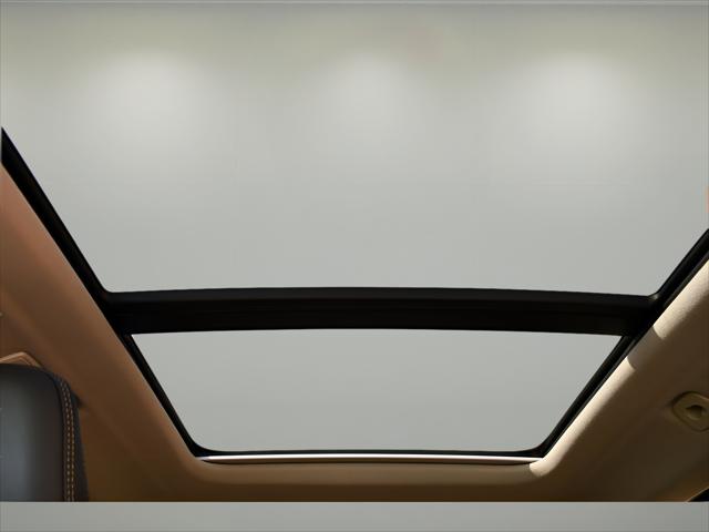 2026 Volvo XC40 SUV in Crystal White thumbnail 14
