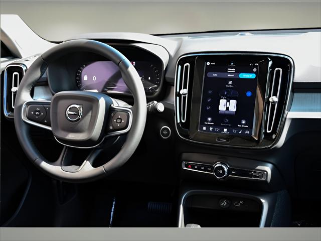 2026 Volvo XC40 SUV in Crystal White thumbnail 17