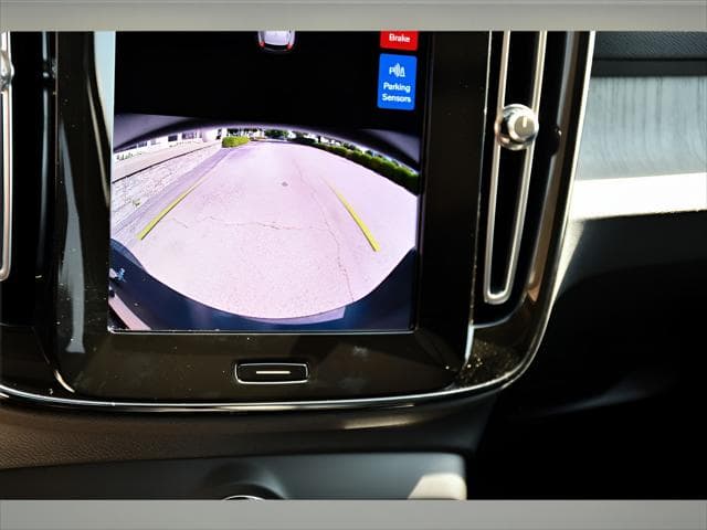 2026 Volvo XC40 SUV in Crystal White thumbnail 20