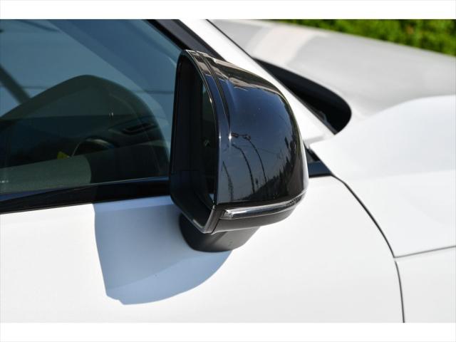 2026 Volvo XC40 SUV in Crystal White thumbnail 29