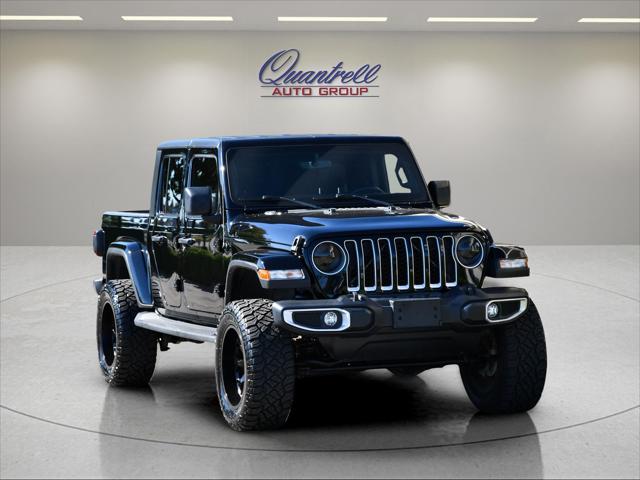 2021 Jeep Gladiador Truck in Black Clearcoat thumbnail 2