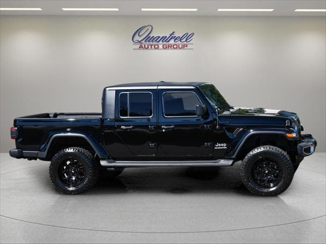 2021 Jeep Gladiador Truck in Black Clearcoat thumbnail 3