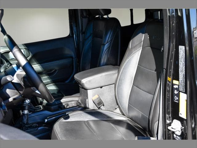 2021 Jeep Gladiador Truck in Black Clearcoat thumbnail 14