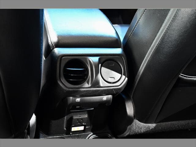 2021 Jeep Gladiador Truck in Black Clearcoat thumbnail 16