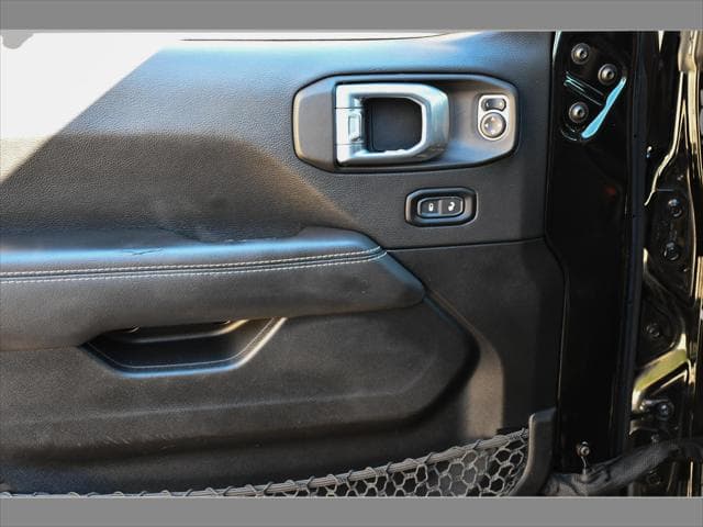 2021 Jeep Gladiador Truck in Black Clearcoat thumbnail 26