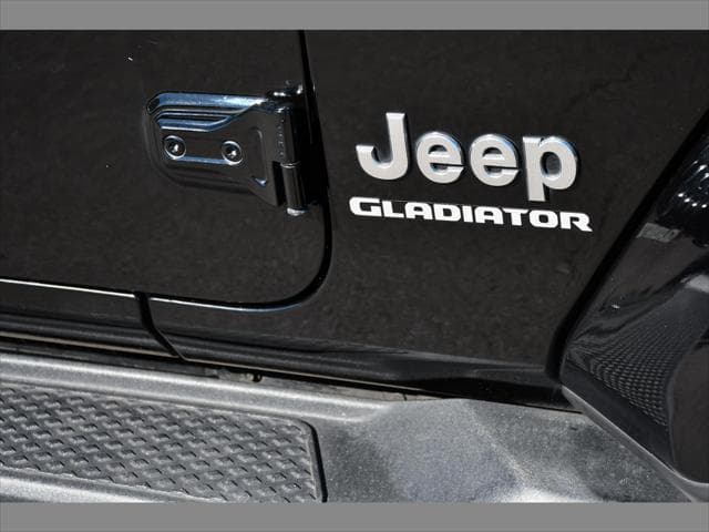 2021 Jeep Gladiador Truck in Black Clearcoat thumbnail 32