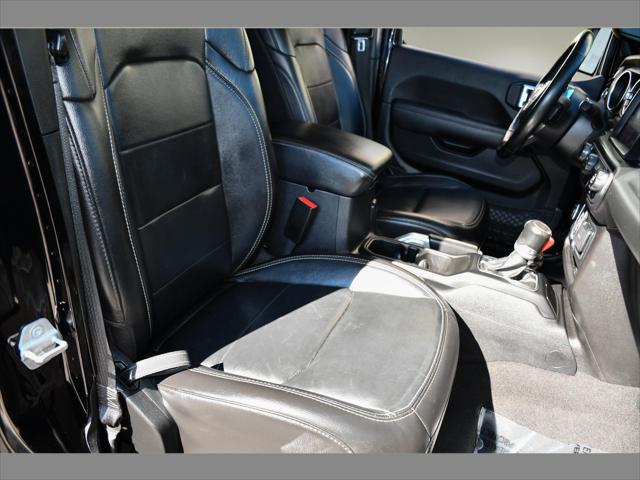 2021 Jeep Gladiador Truck in Black Clearcoat thumbnail 33