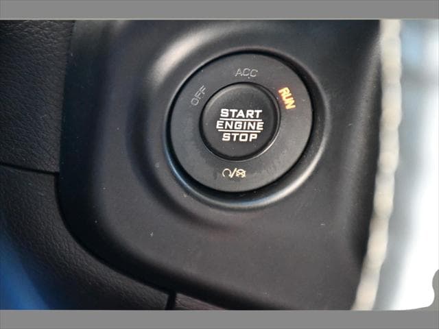 2021 Jeep Gladiador Truck in Black Clearcoat thumbnail 35