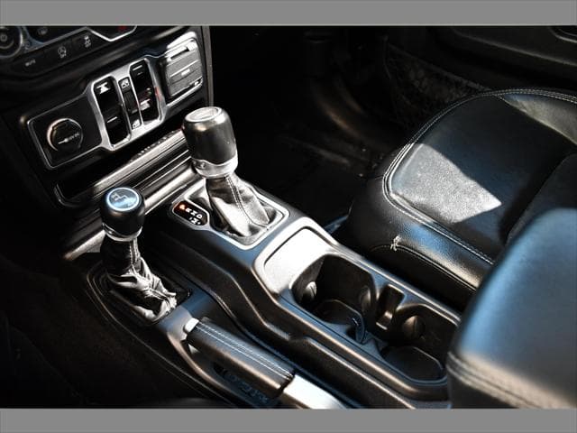 2021 Jeep Gladiador Truck in Black Clearcoat thumbnail 36