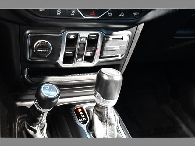 2021 Jeep Gladiador Truck in Black Clearcoat thumbnail 37