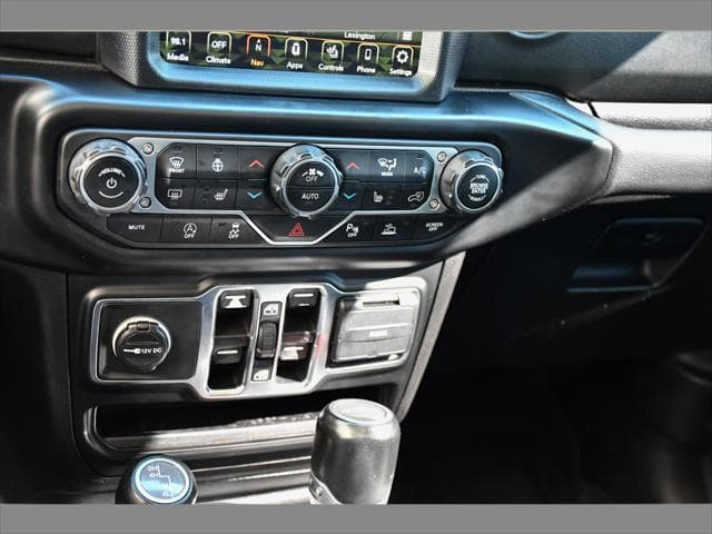 2021 Jeep Gladiador Truck in Black Clearcoat thumbnail 38