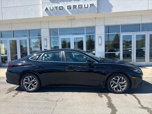 2023 Hyundai Sonata Sedan in Onyx Black thumbnail 2