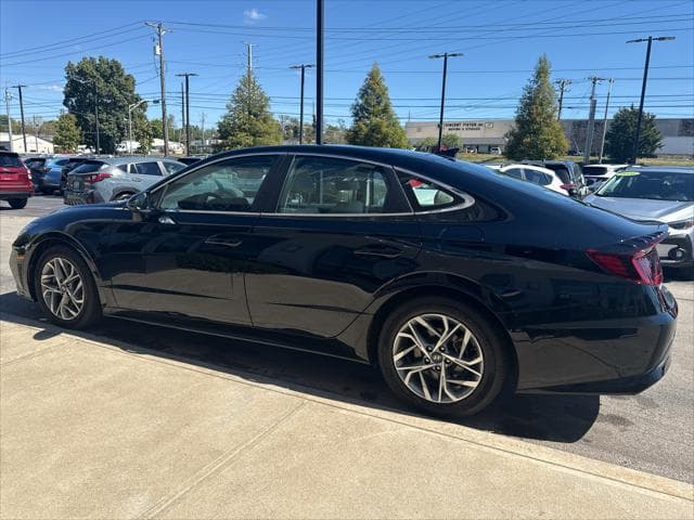 2023 Hyundai Sonata Sedan in Onyx Black thumbnail 5