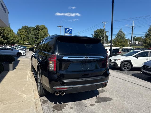 2023 Chevrolet Suburban SUV in Black thumbnail 4