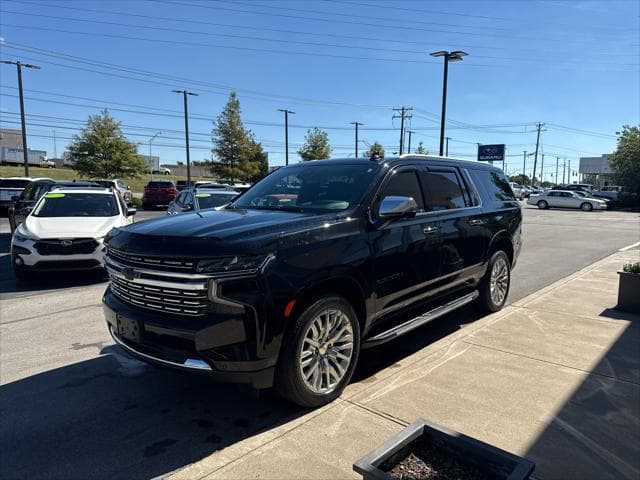 2023 Chevrolet Suburban SUV in Black thumbnail 7
