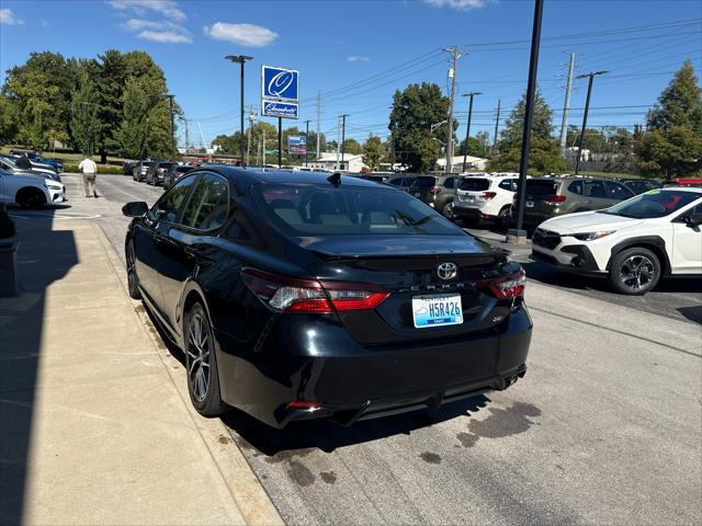 2021 Toyota Camry Sedan in Midnight Black Metallic thumbnail 4