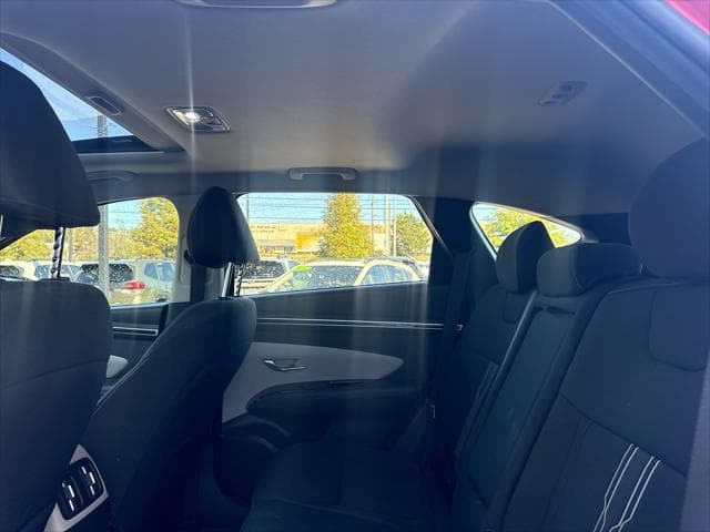 2022 Hyundai Tucson SUV in Calypso Red thumbnail 10