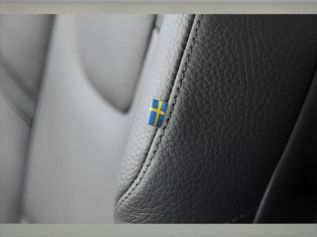 2024 Volvo XC90 Recharge Plug-In Hybrid SUV in Crystal White Metallic - Image 40