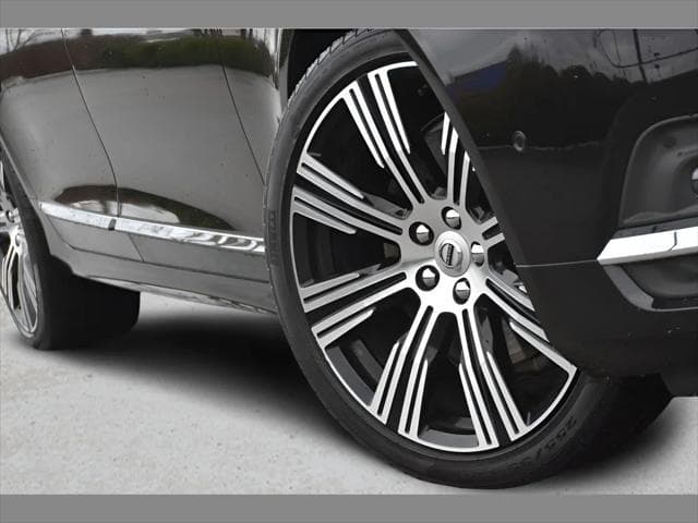 2025 Volvo S90 Sedan in Onyx Black Metallic - Image 40
