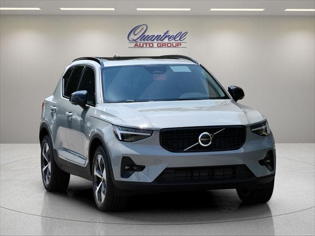 2026 Volvo XC40 SUV in Vapour Grey Metallic - Image 2