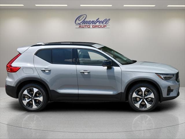 2026 Volvo XC40 SUV in Vapour Grey Metallic - Image 3
