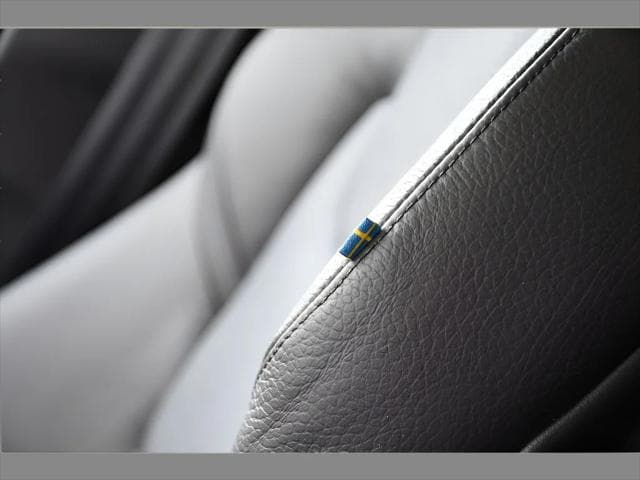 2024 Volvo XC90 Recharge Plug-In Hybrid SUV in Denim Blue Metallic - Image 40
