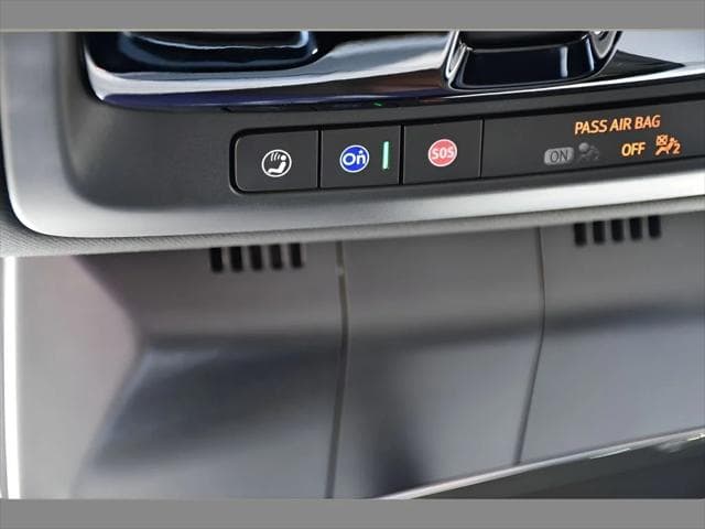 2025 Cadillac Escalade ESV SUV in Crystal White Tricoat - Image 39
